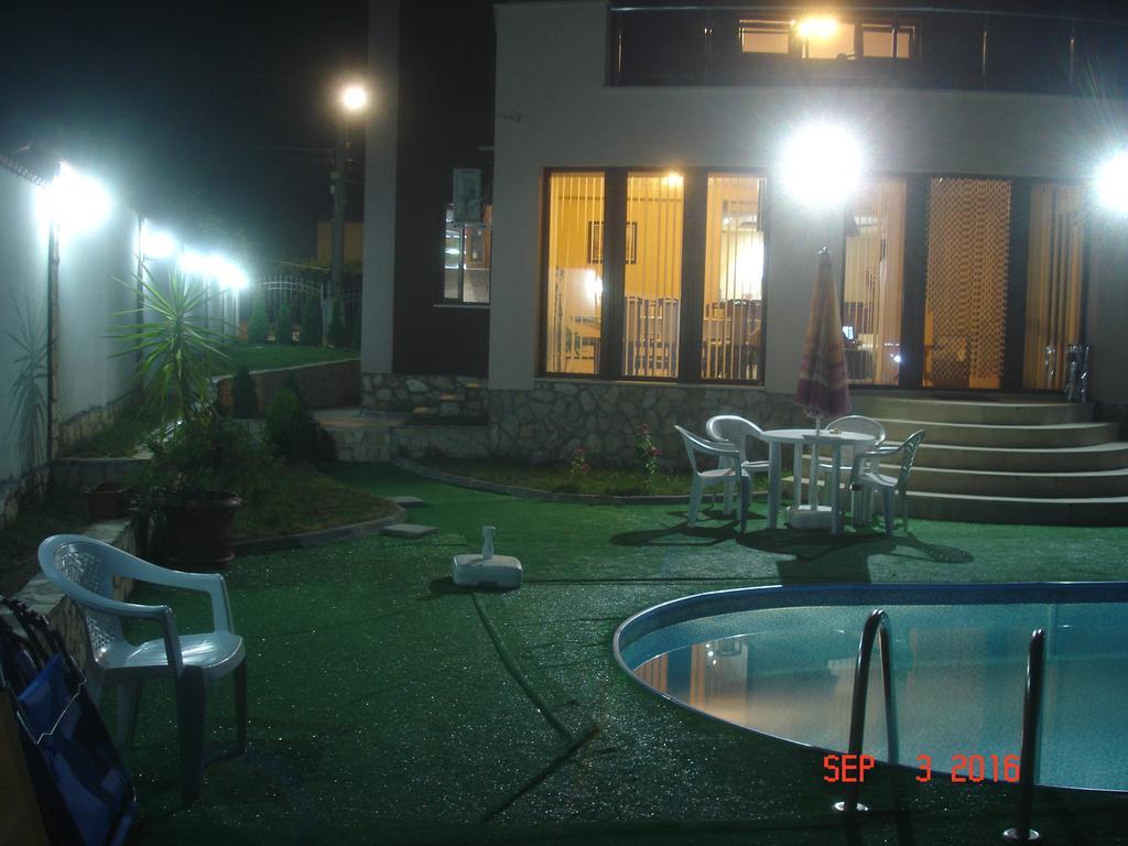 Guest House Camellia Berkovitsa Exteriör bild