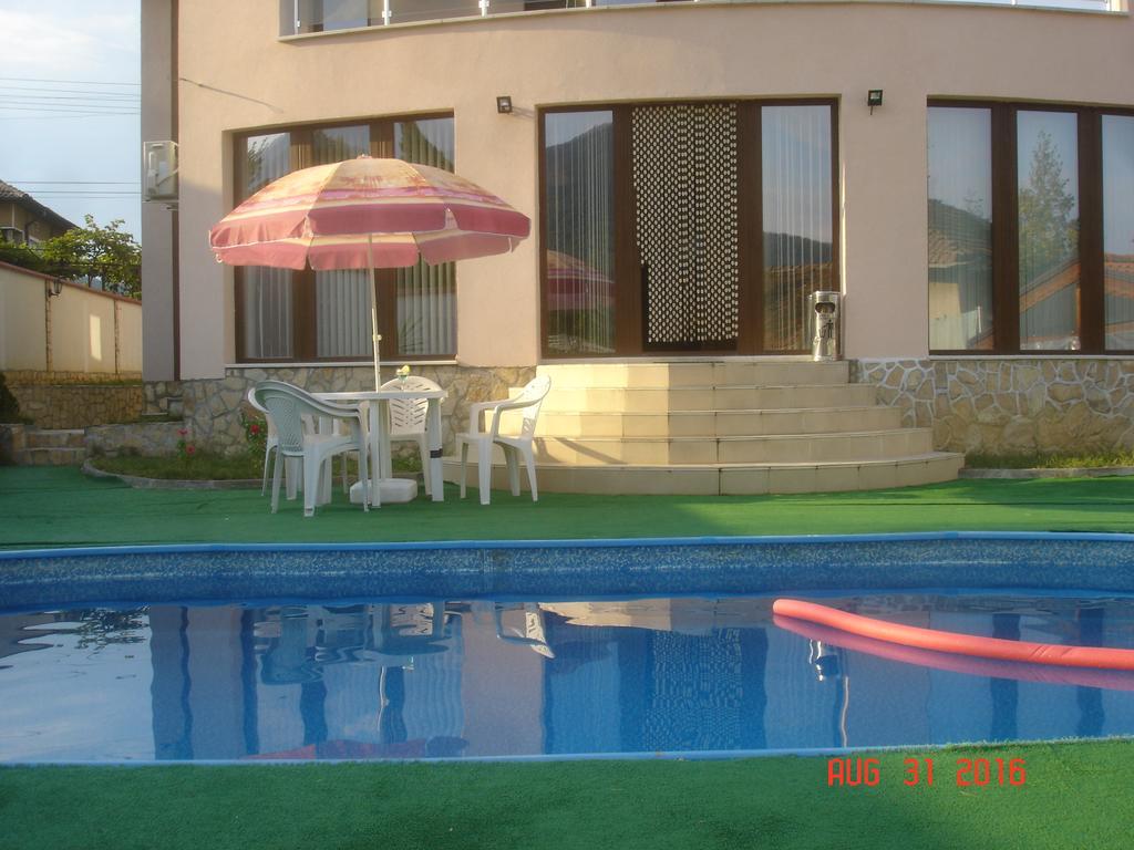 Guest House Camellia Berkovitsa Exteriör bild